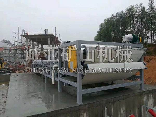 帶（dài）式壓濾機